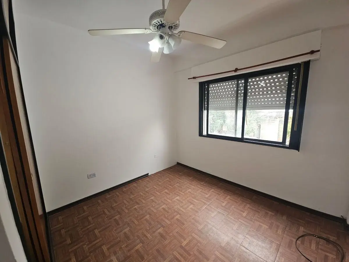 EN ALQUILER O VENTA - DEPARTAMENTO 2 AMBIENTES 1ER PISO 8