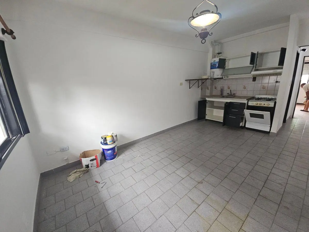 EN ALQUILER O VENTA - DEPARTAMENTO 2 AMBIENTES 1ER PISO 3