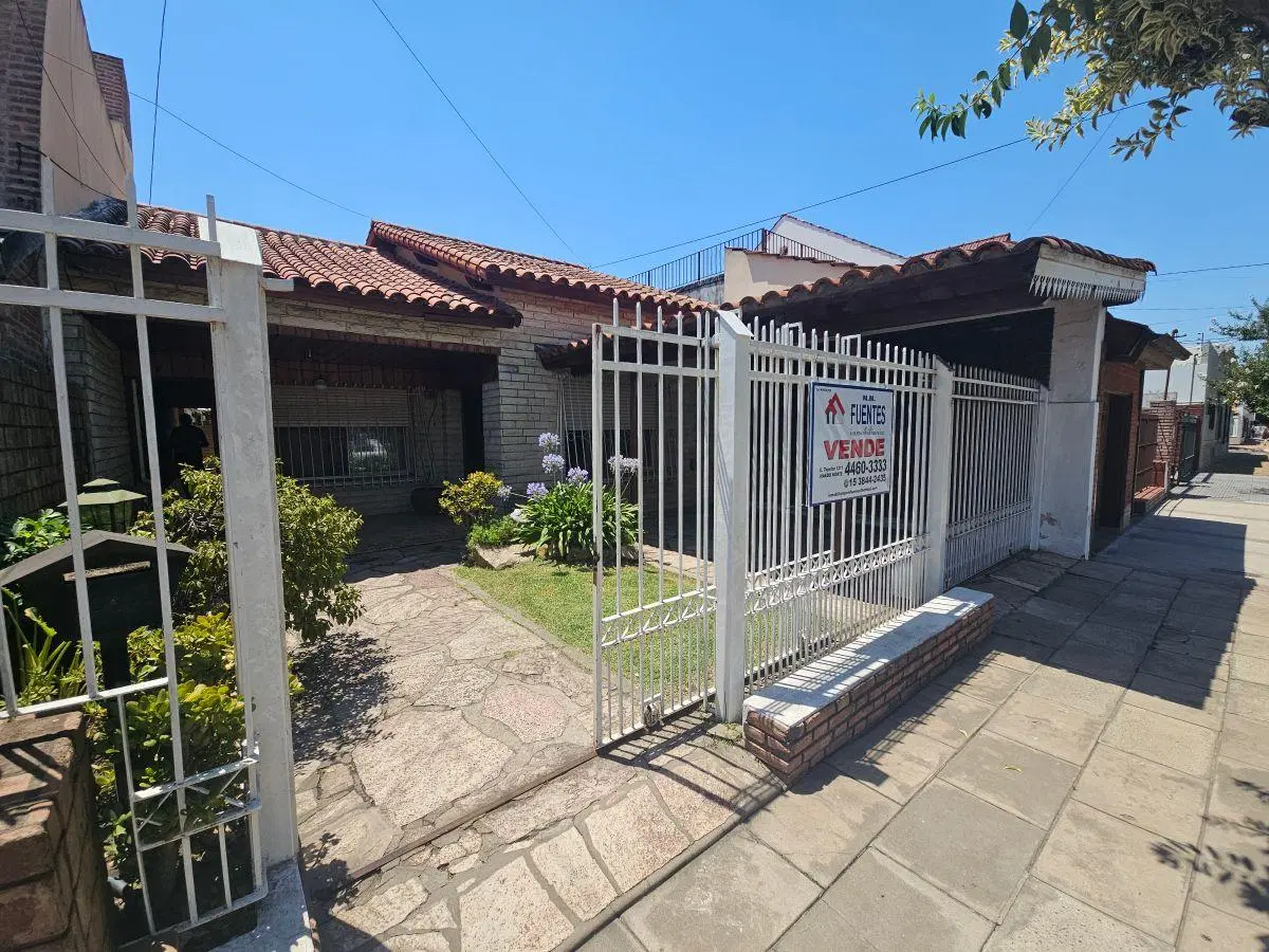 En Venta - Chalet 4 Cuadras de La Estación Haedo Norte 3