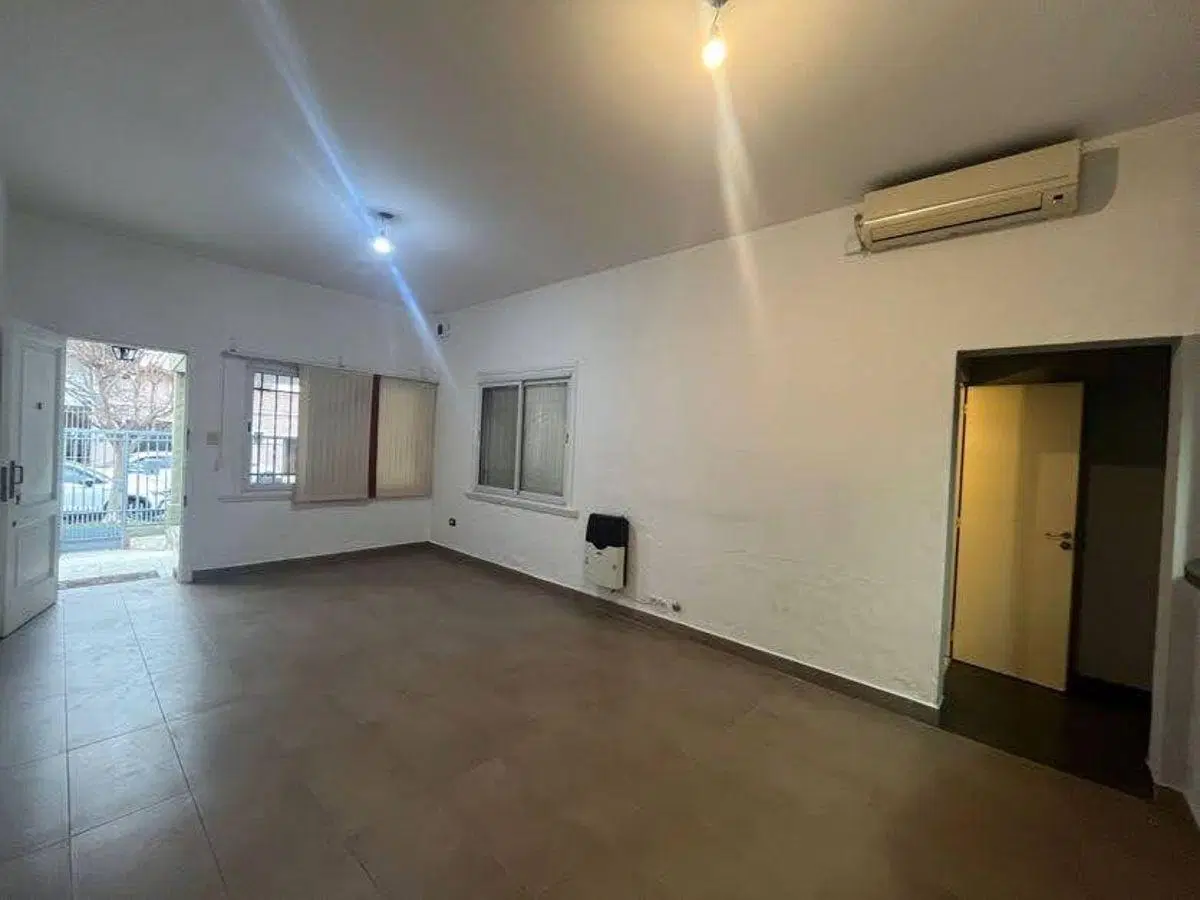 EN ALQUILER - CASA 4 AMBIENTES HAEDO SUR 4
