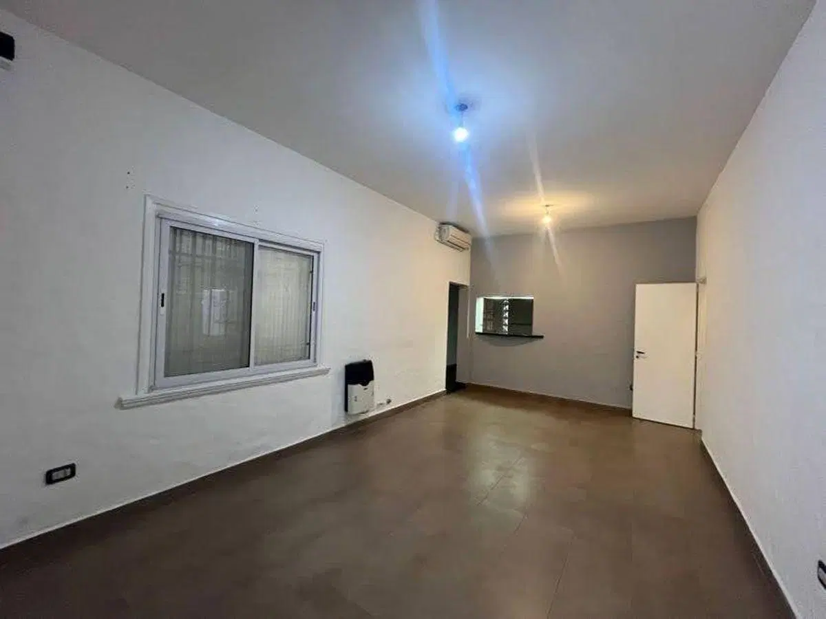 EN ALQUILER - CASA 4 AMBIENTES HAEDO SUR 3