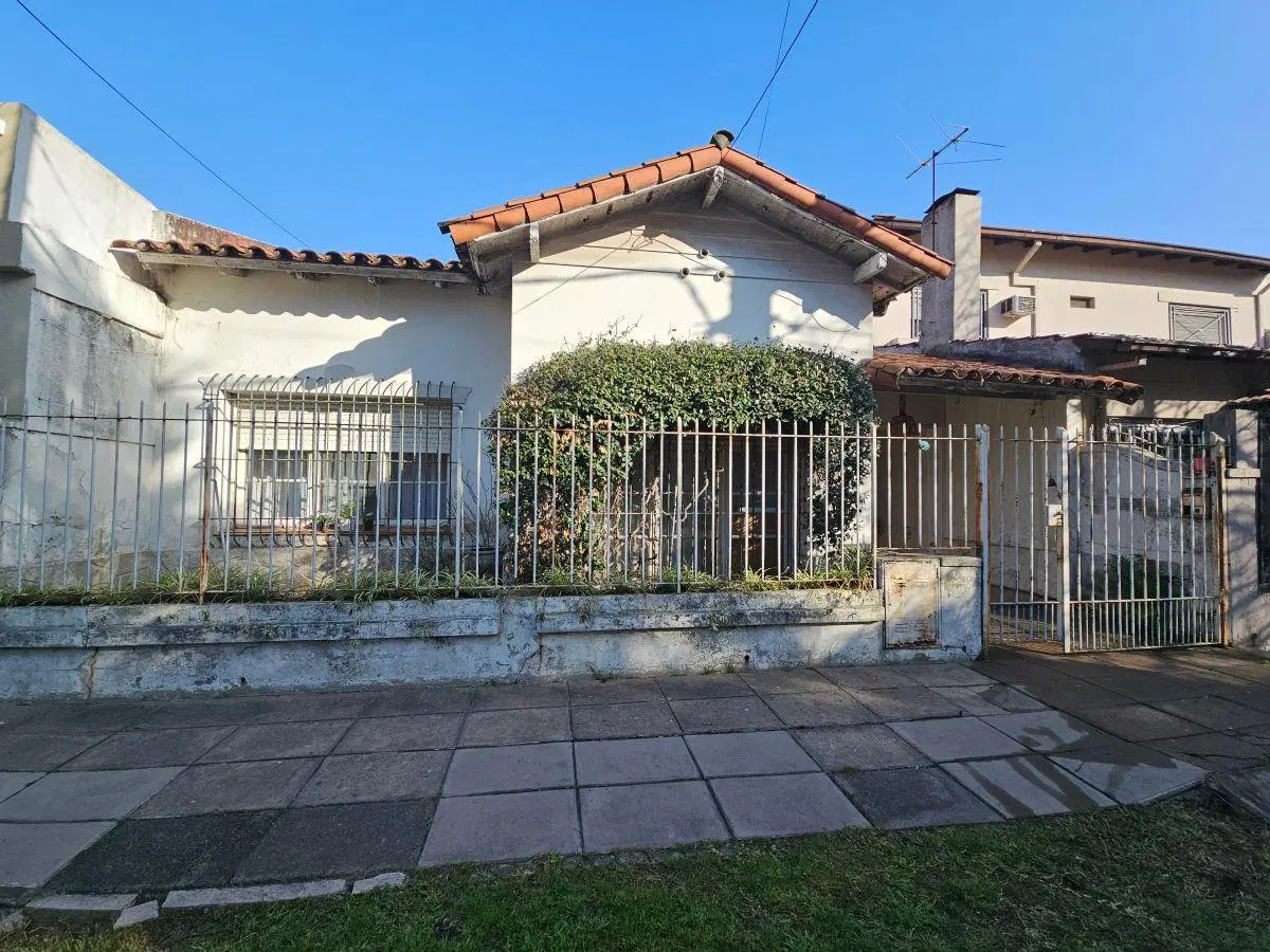 EN VENTA - Chalet 3 ambientes en lote Propio 3 cuadras estación Haedo 2