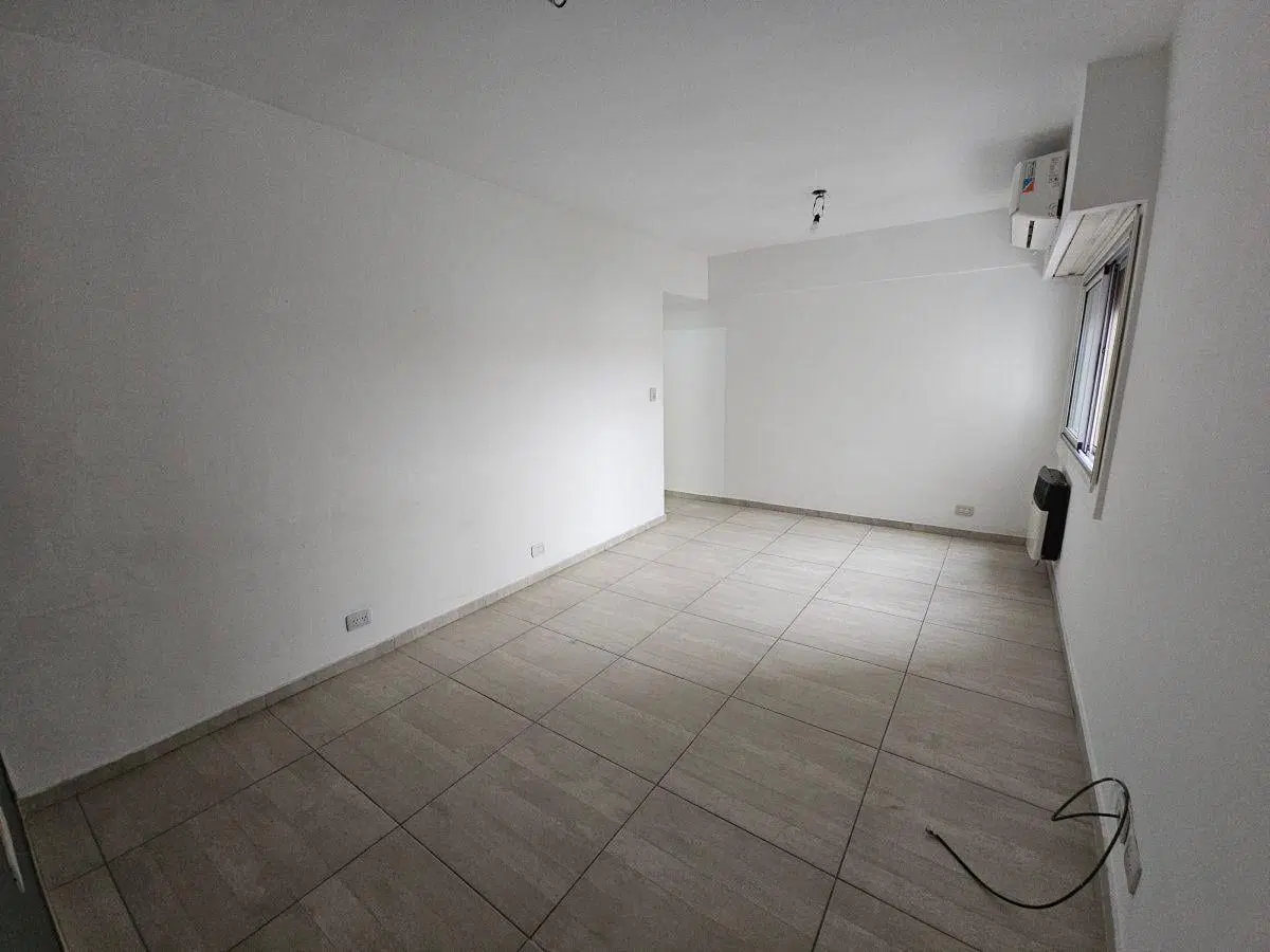 En Alquiler - Hermoso Depto de 3 Ambientes en Ramos Mejía con Cochera Cubierta. 1