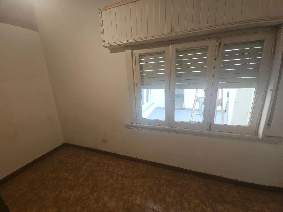 EN ALQUILER - PH TRES AMBIENTES CON PATIO EN HAEDO NORTE 3
