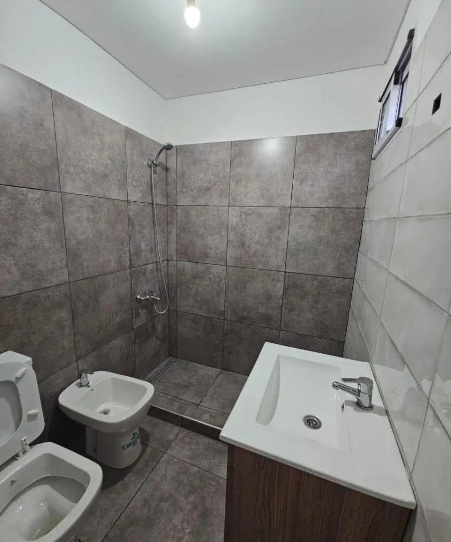 EN ALQUILER - Casa 3 AMBIENTES AL FRENTE CON PATIO EN HAEDO NORTE ! 3
