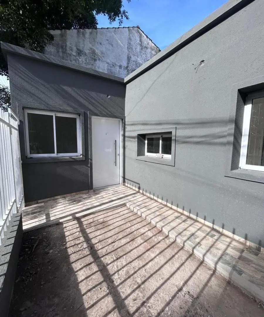EN ALQUILER - Casa 3 AMBIENTES AL FRENTE CON PATIO EN HAEDO NORTE ! 5