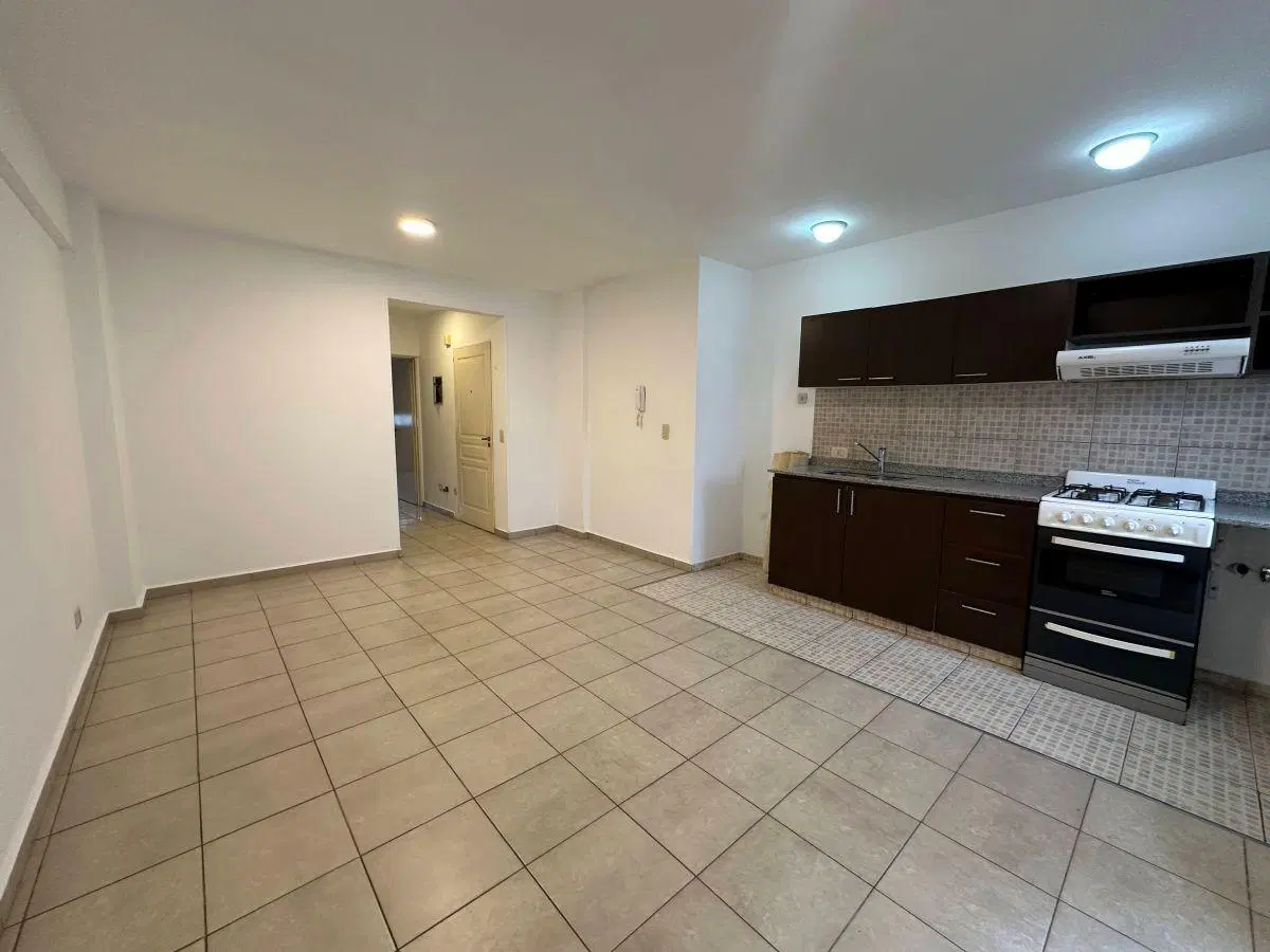 EN ALQUILER - DEPARTAMENTO SEMIPISO 2 AMBIENTES CON BALCON AL FRENTE - HAEDO CENTRO 4