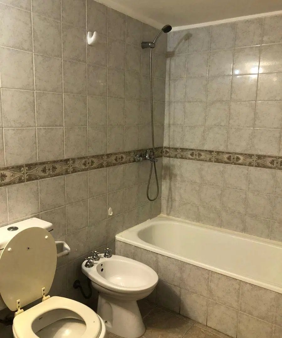 EN ALQUILER - DEPARTAMENTO 2 AMBIENTES EN PLANTA BAJA CON PATIO Y COCHERA - HAEDO CENTRO 4