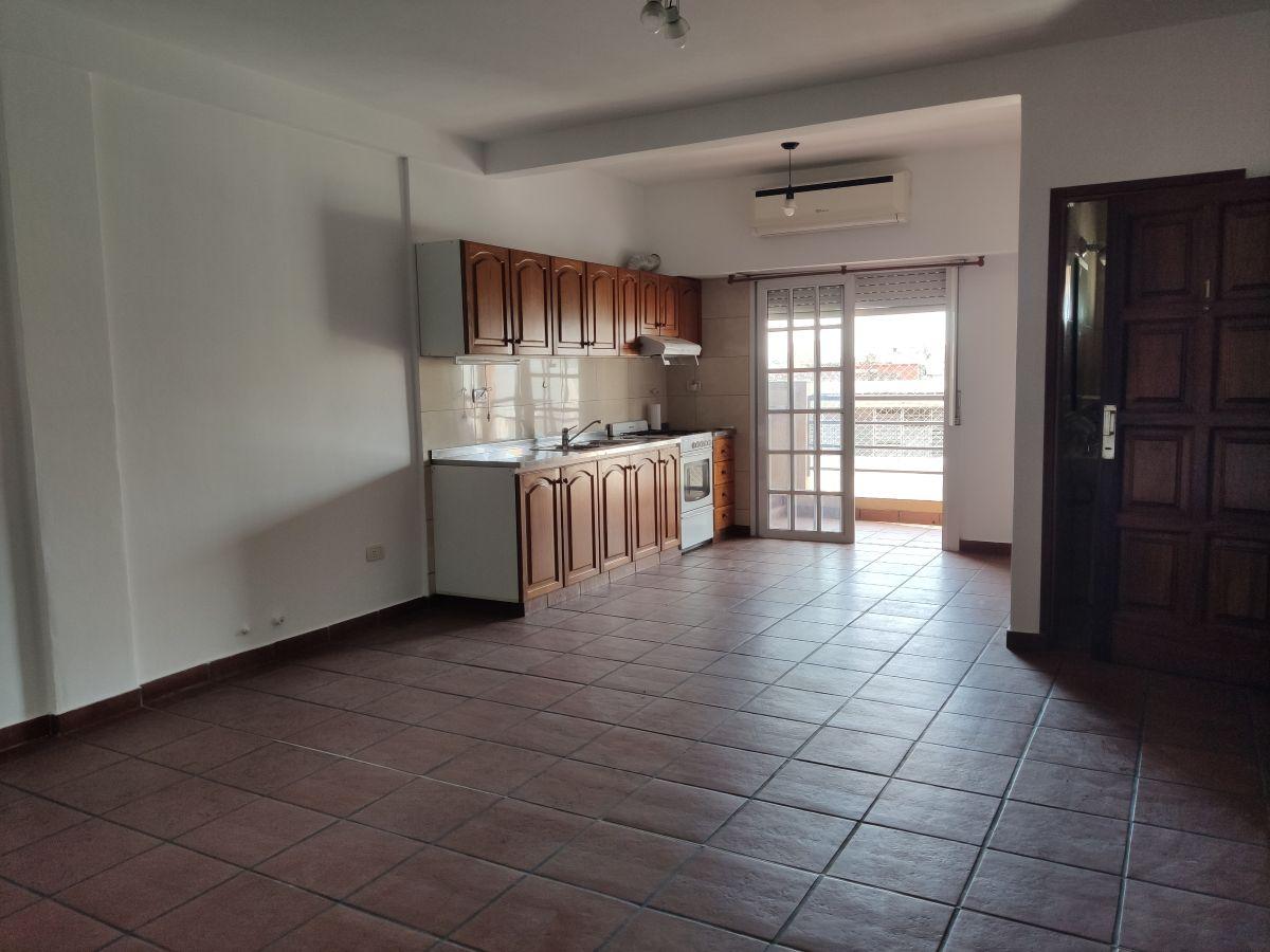 EN ALQUILER - DEPARTAMENTO 4 AMBIENTES CON COCHERA - HAEDO NORTE