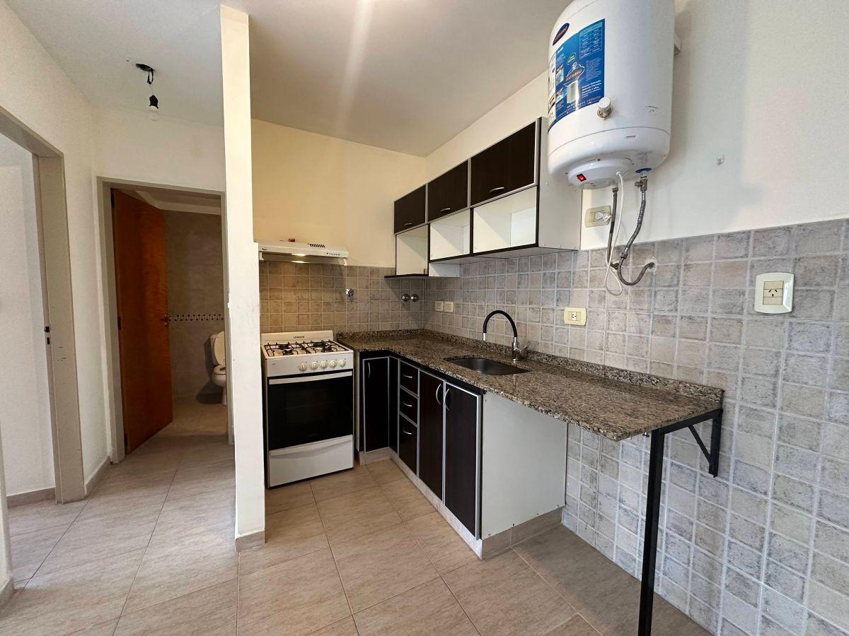 Foto de EN ALQUILER - DEPARTAMENTO 2 AMBIENTES AL CONTRAFRENTE CON BALCON, imagen 2
