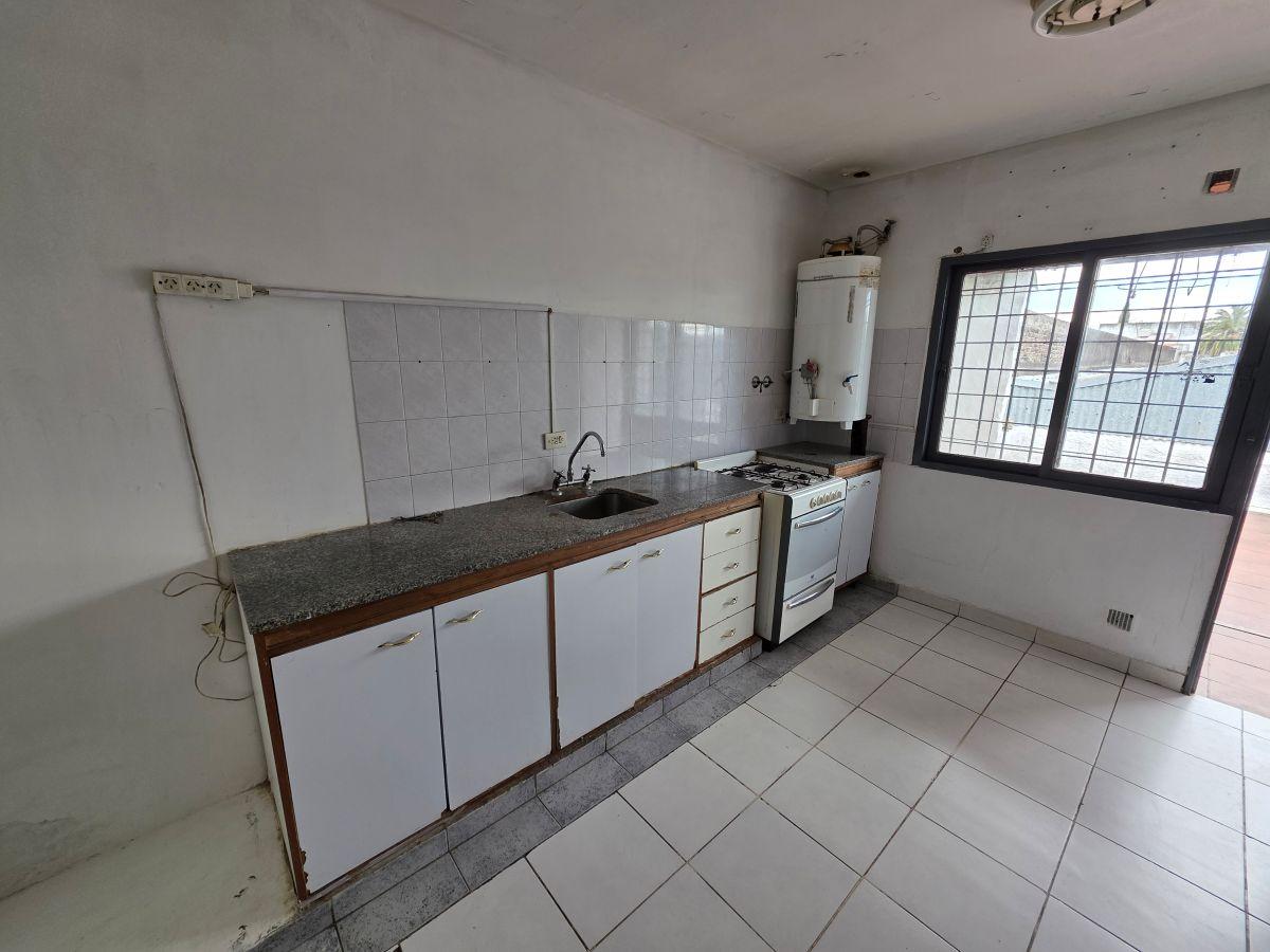 Foto de EN ALQUILER - PH 3 AMBIENTES EN PLANTA ALTA CON PATIO SIN EXPENSAS, imagen 1