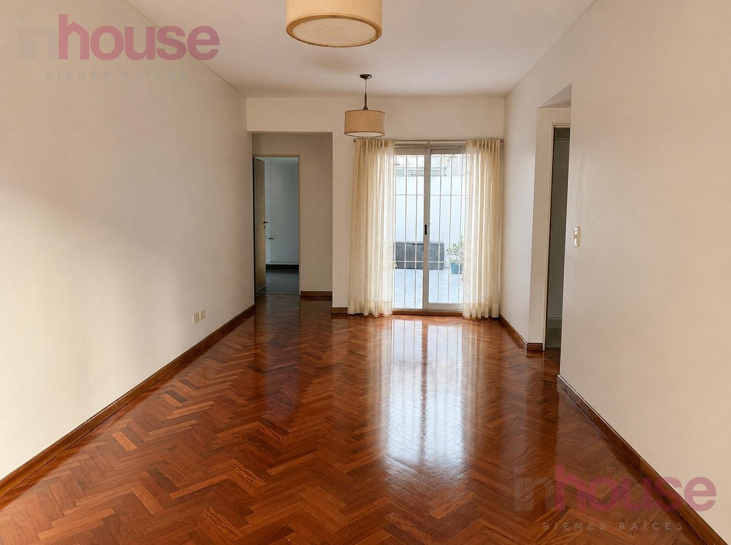 Foto de Departamento de 2 ambientes patio , balcón y cochera fija en Villa, imagen 2