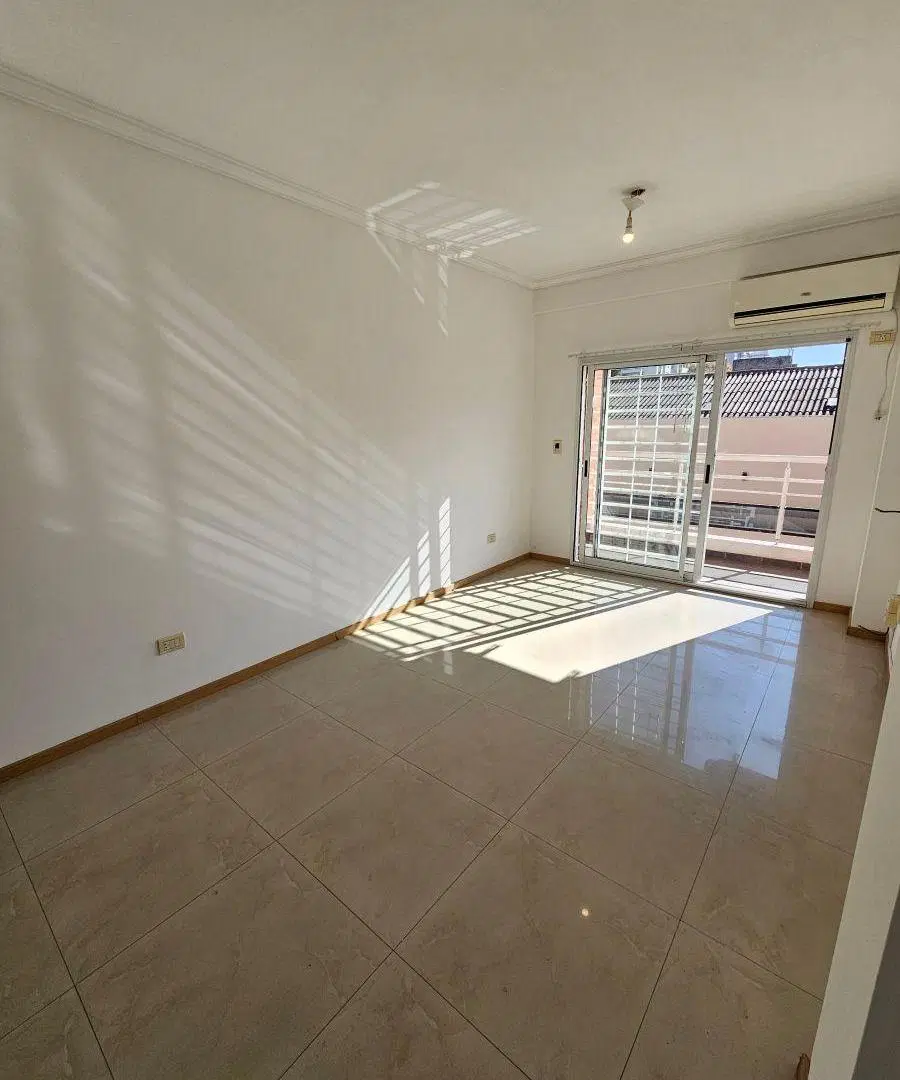 Departamento 2 Ambientes en Alquiler - Edificio con Pileta y Seguridad 2