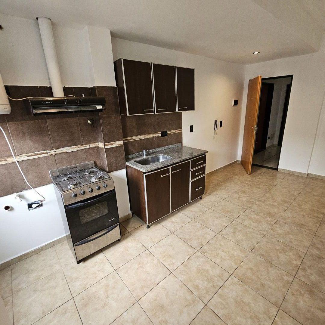 Foto de Monoambiente dividido en alquiler Villa Sarmiento, imagen 3