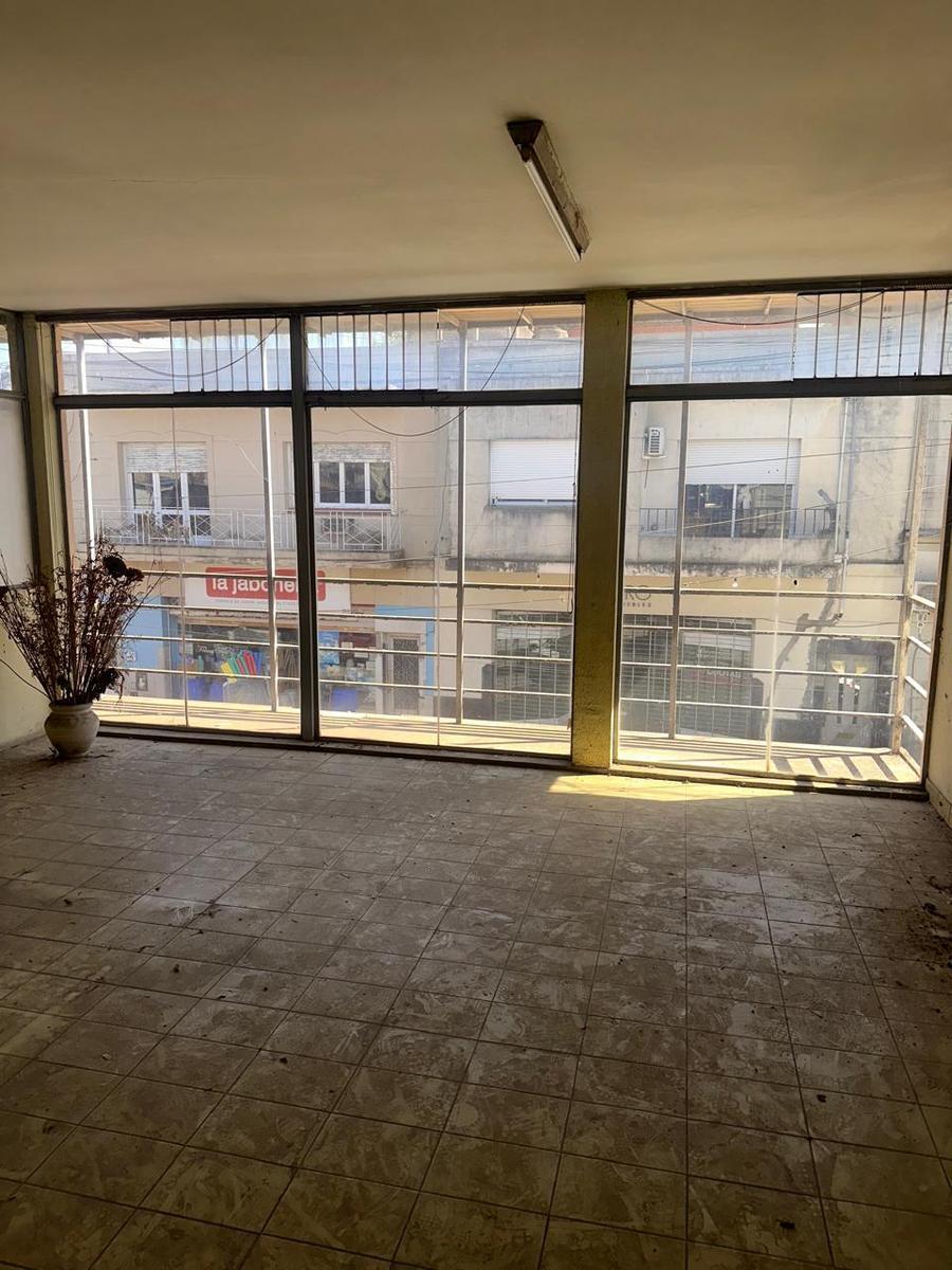 Excelente Propiedad Centrica en Venta - Amplitud de Rubros Comerciales 2
