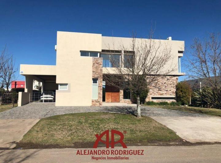 Casa 3 dormitorios en B° La Concepcion de Luján