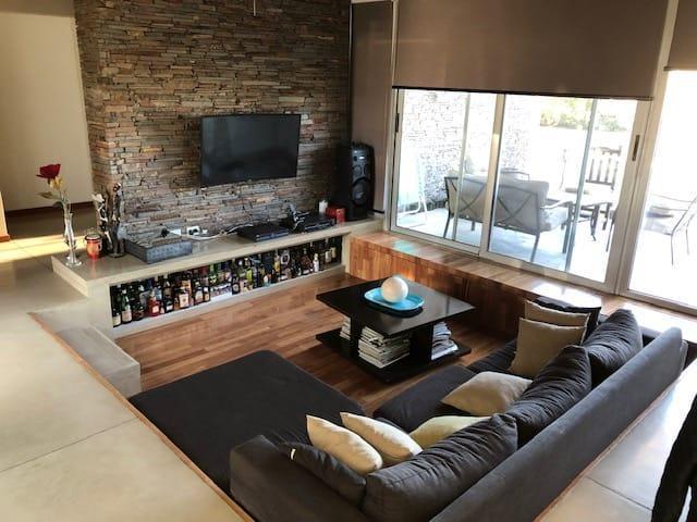 Foto de Casa 7 dormitorios en B° La Concepcion Club de Campo, Luján, imagen 1