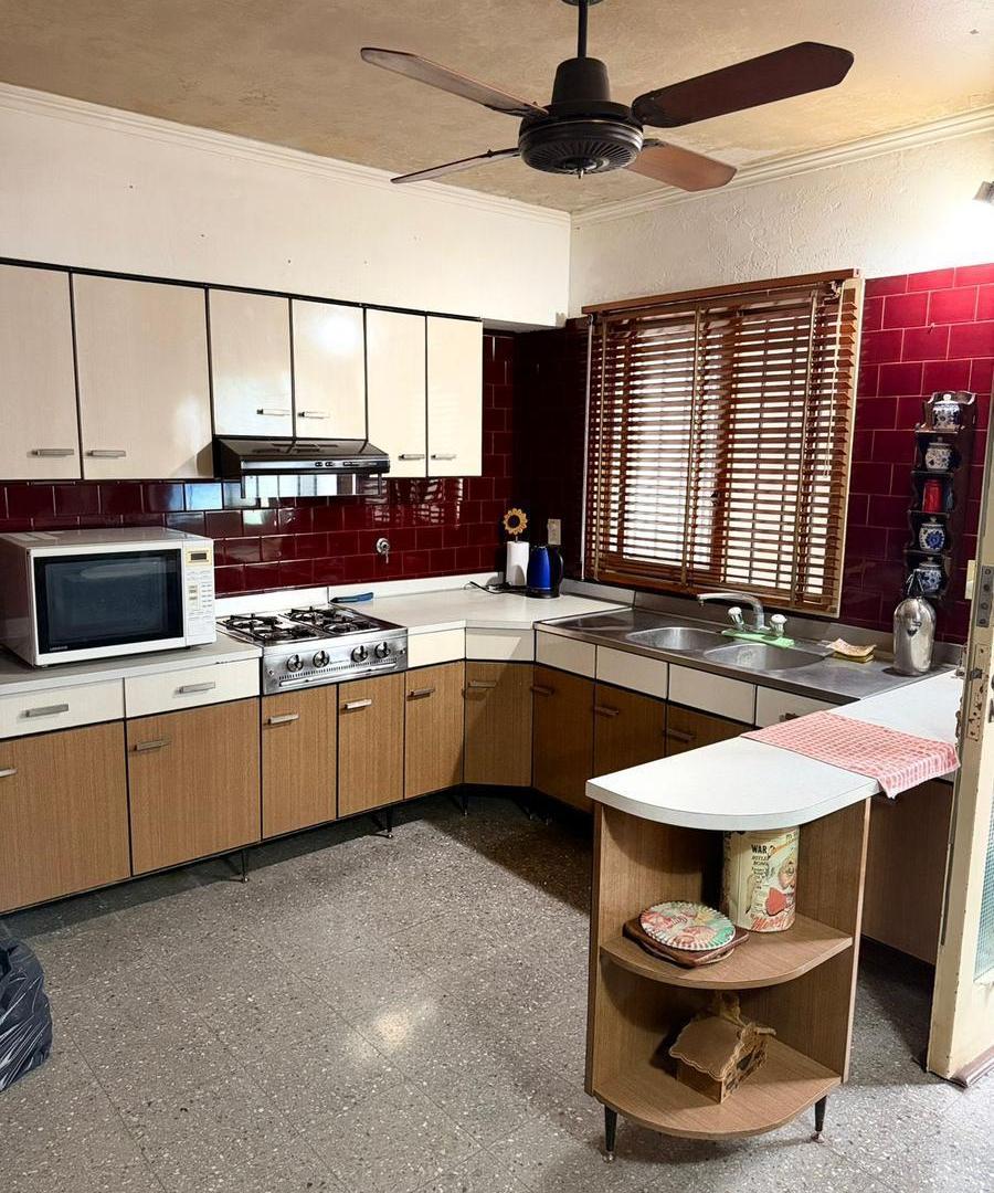 Importante Casa de 4 Habitaciones en Avenida España, Lujan.