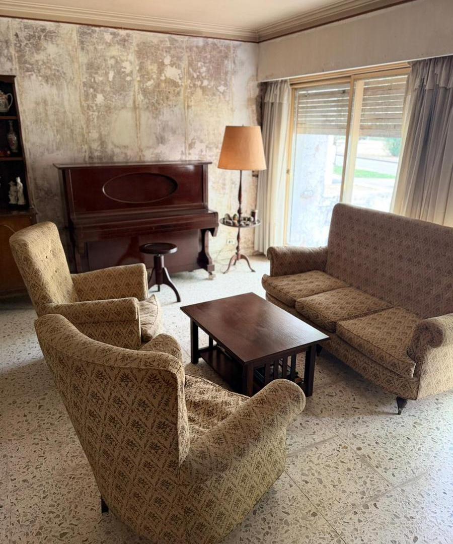 Foto de Importante Casa de 4 Habitaciones en Avenida España, Lujan., imagen 4
