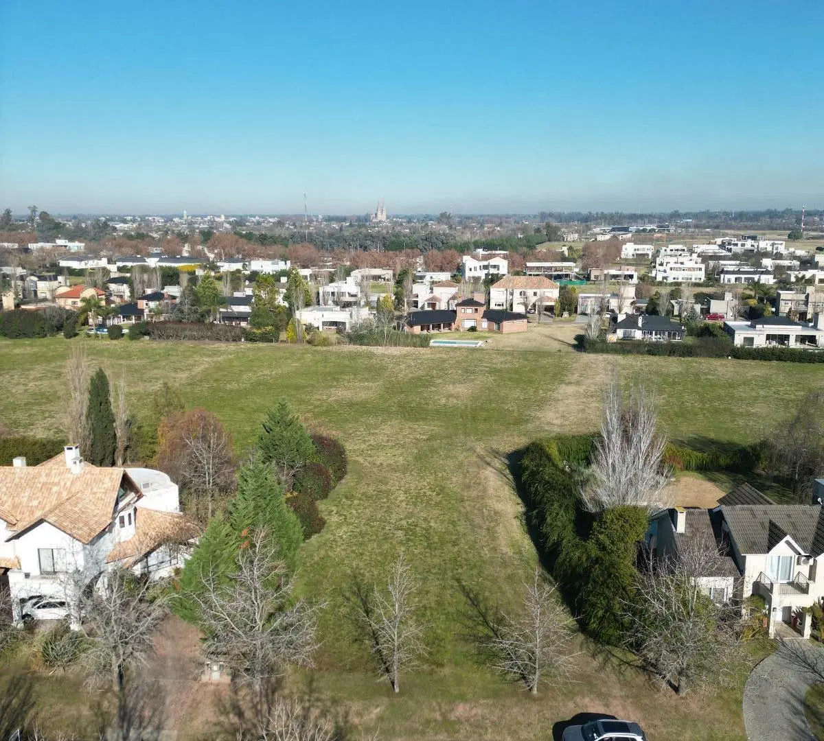 Excelente Terreno Sobre Avenida con Fondo Verde en La Concepcion 4