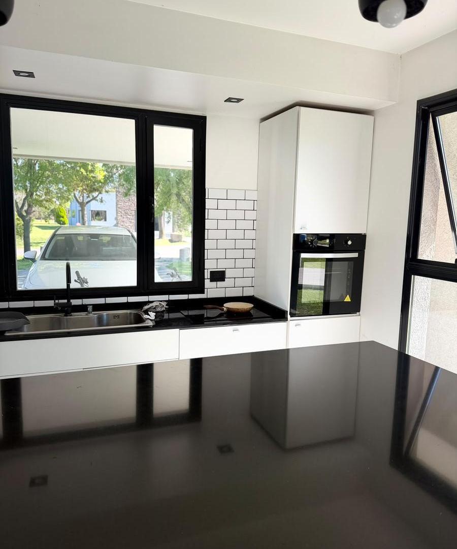 Foto de Hermosa Casa 5 ambientes en el Haras San Pablo, imagen 4