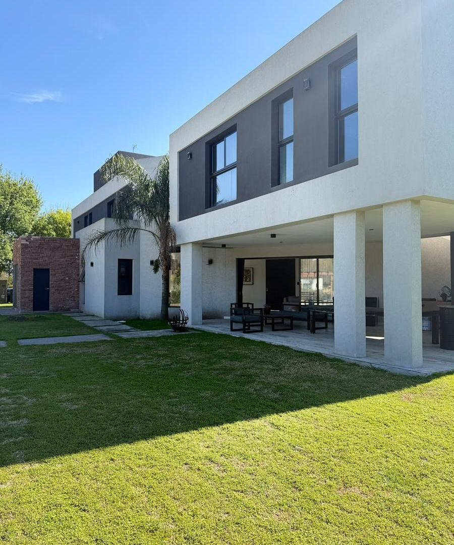 Foto de Hermosa Casa 5 ambientes en el Haras San Pablo, imagen 2