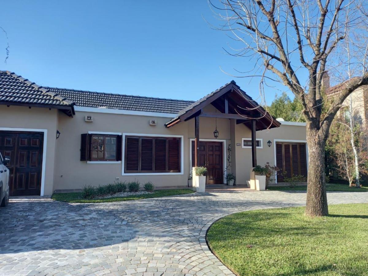 Venta Casa 5 ambientes - Barrio San Patricio
