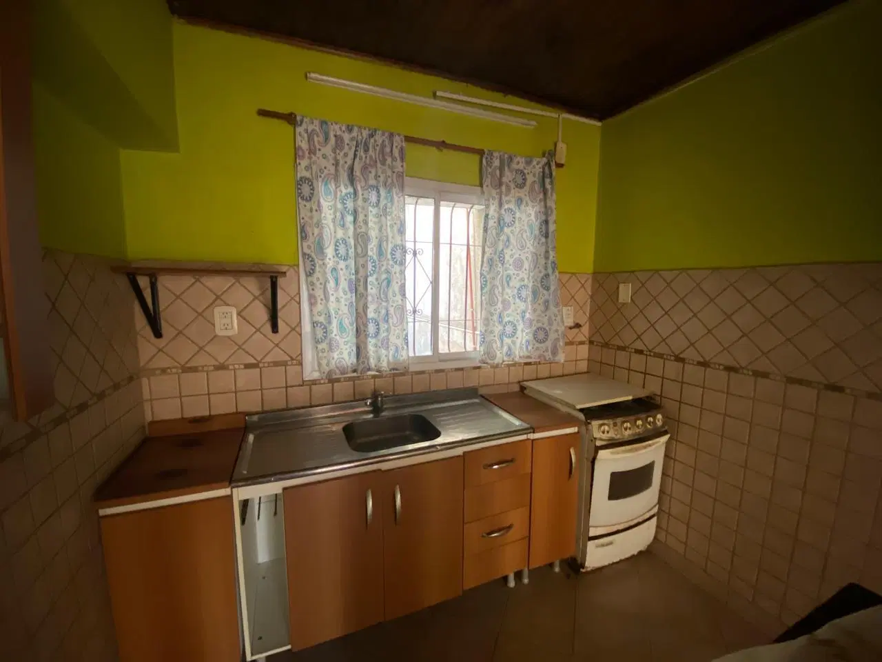 Casa en ALQUILER, Laprida al 1400 Ituzaingó Norte 4