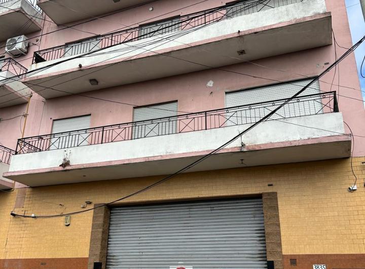 Depto. 4 amb al frente con balcón en San Justo 4