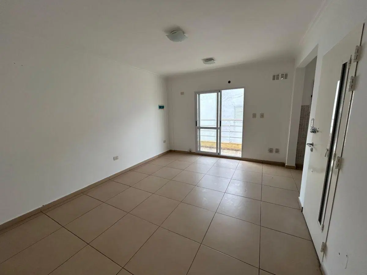 Depto. 2 amb con terraza propia en I. Casanova Centro SE VENDE ALQUILADO 3