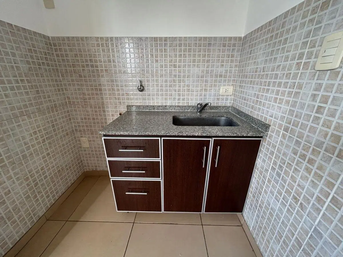 Depto. 2 amb con terraza propia en I. Casanova Centro SE VENDE ALQUILADO 2