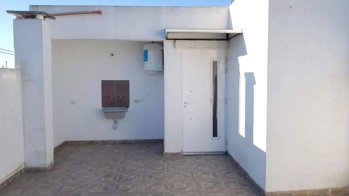 Depto. 2½ amb con terraza propia en Isidro Casanova Centro 3