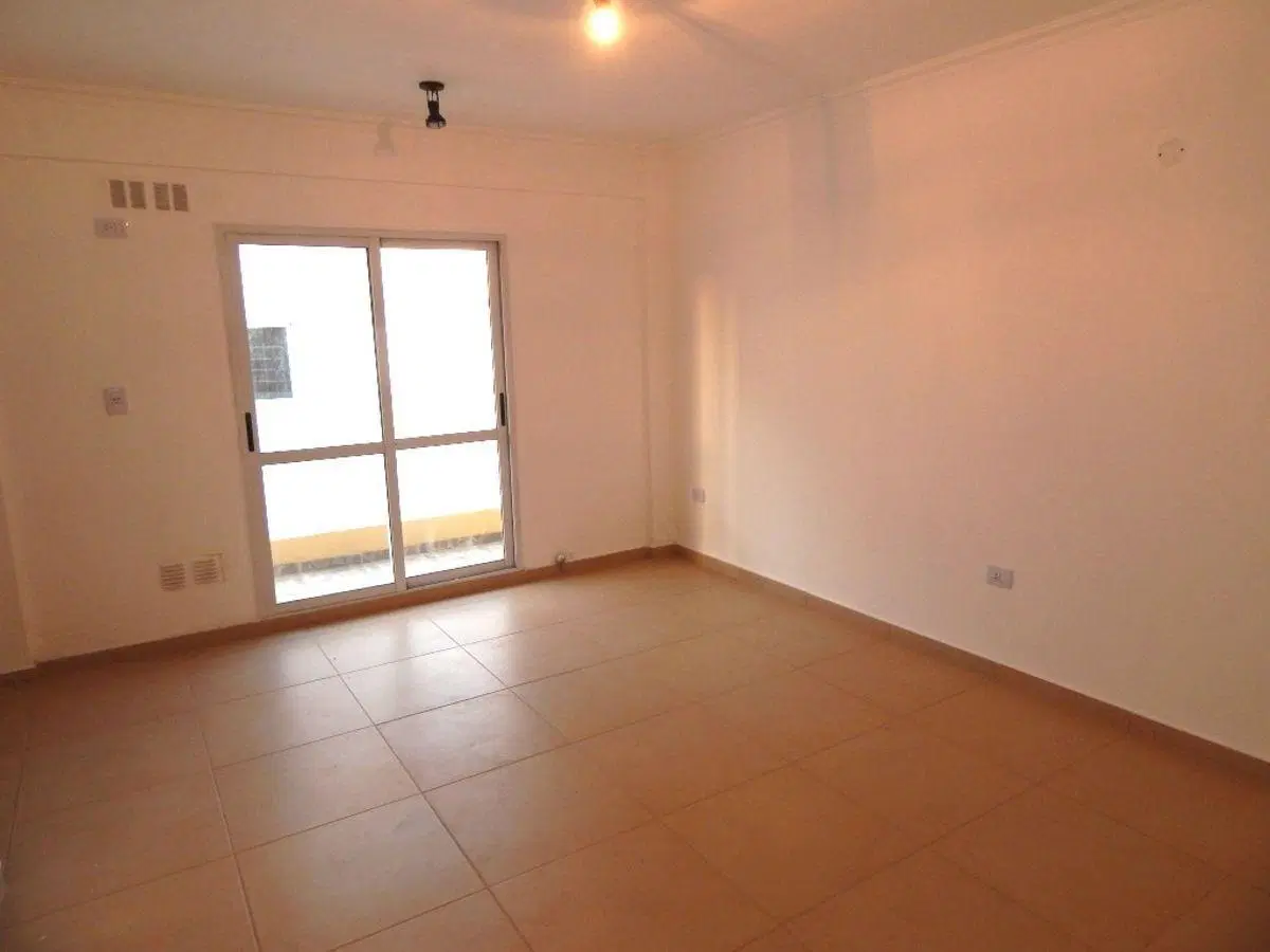 Depto. 2½ amb con terraza propia en Isidro Casanova Centro 4