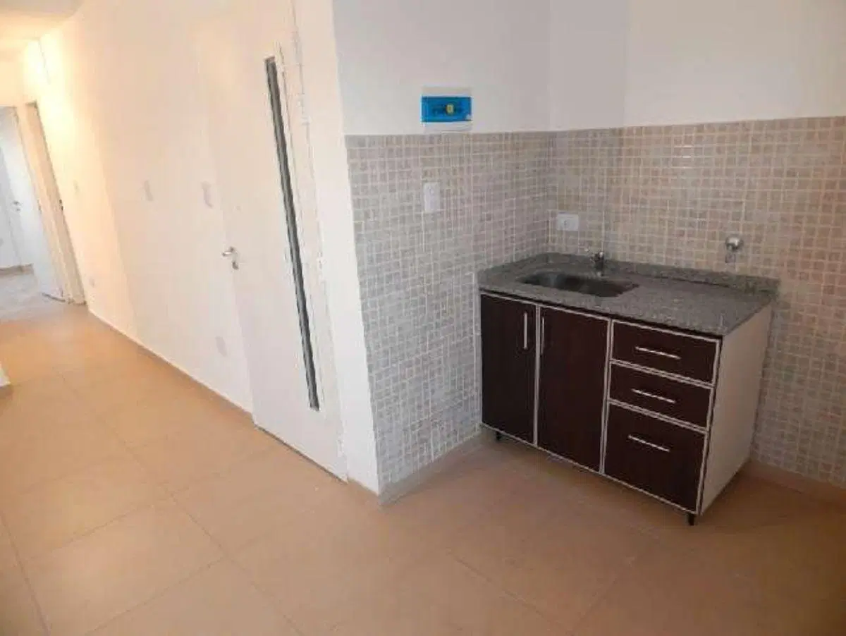 Depto. 2½ amb con terraza propia en Isidro Casanova Centro 2