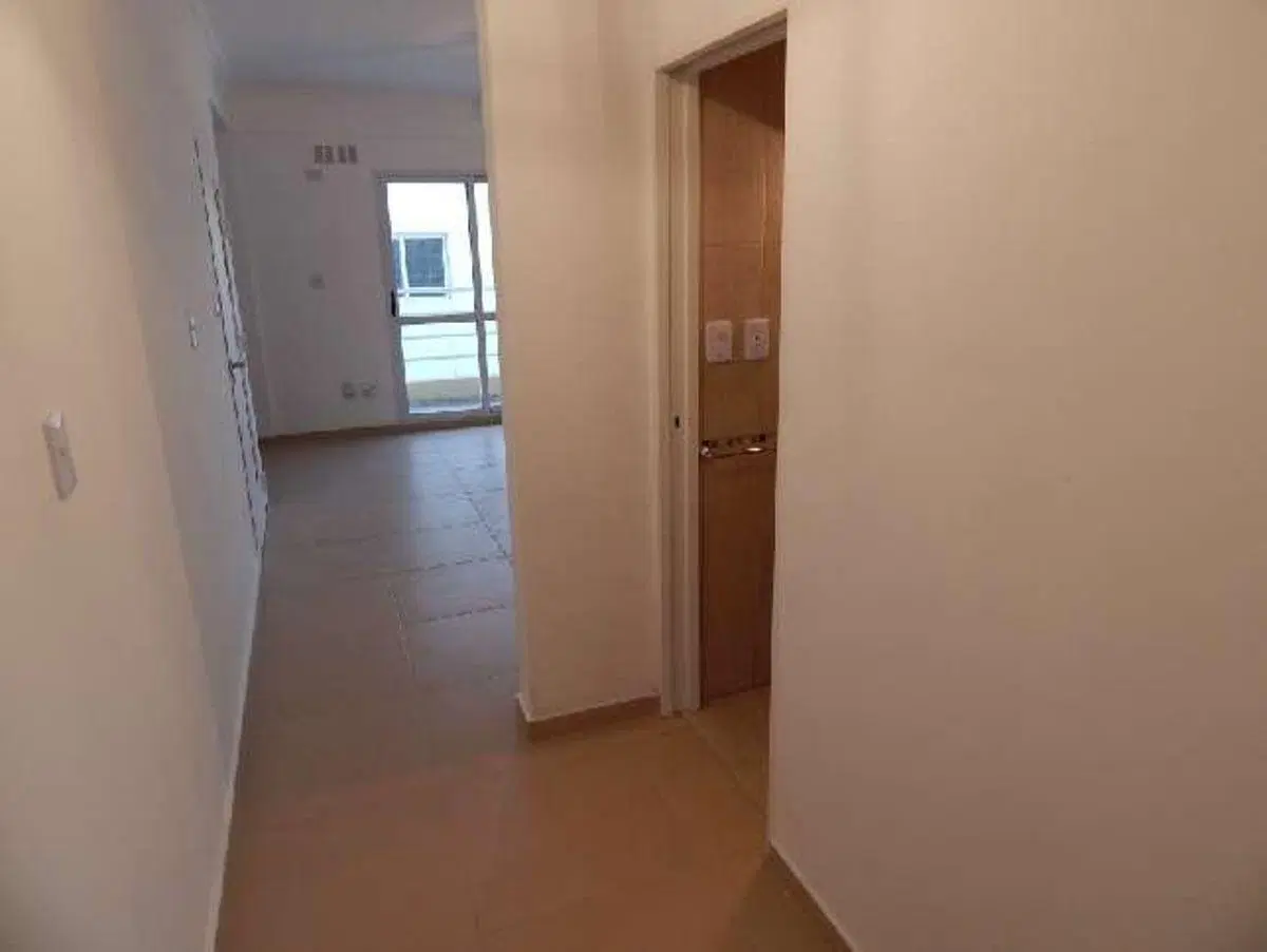 Depto. 2½ amb con terraza propia en Isidro Casanova Centro 2
