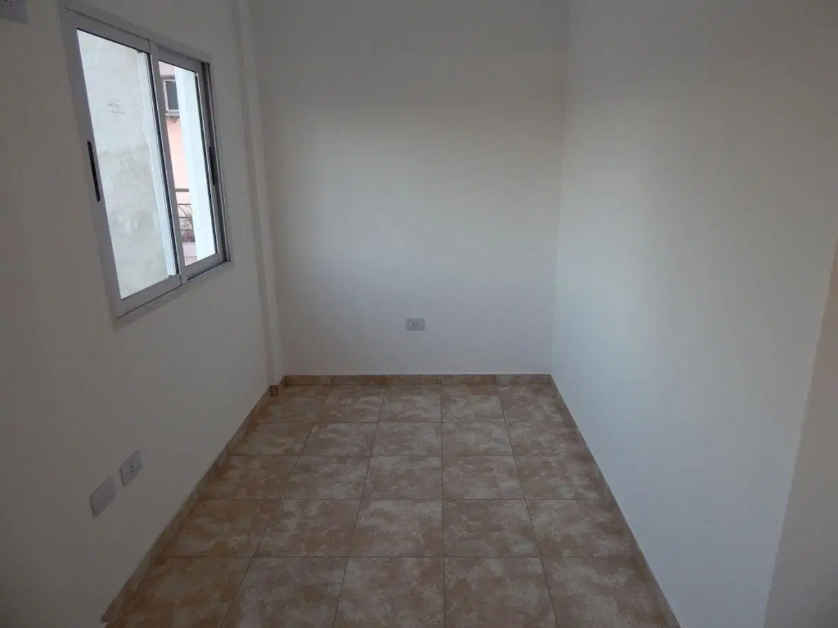 Depto. 2½ amb con terraza propia en Isidro Casanova Centro 1
