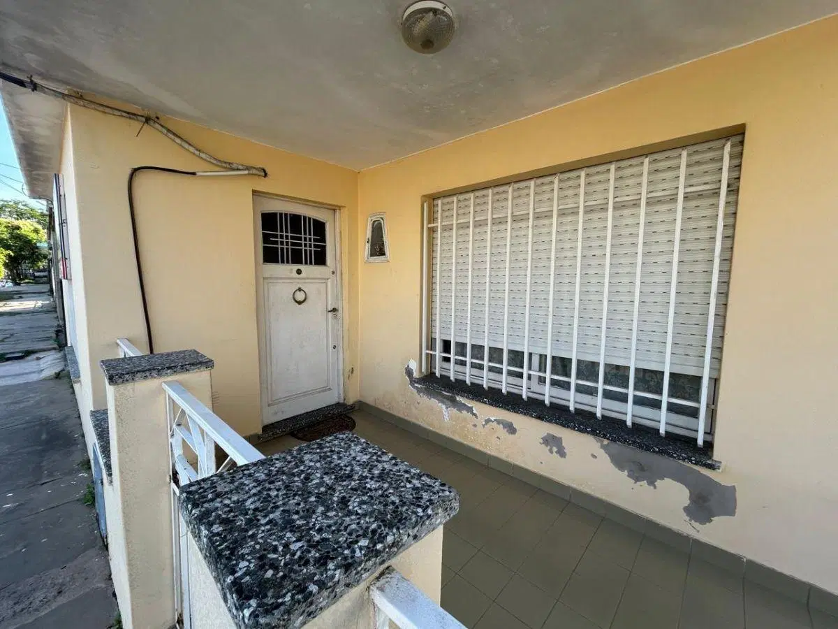 Casa 4 amb con cochera en Isidro Casanova (Bº San Carlos) 2