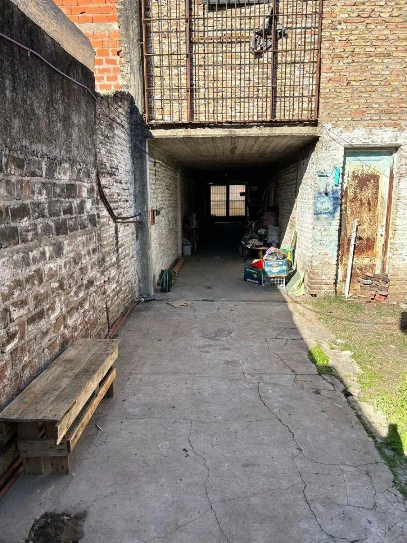 Galpón 150 m2 + 2 casas 3 amb "todo en block" en Rafael Castillo s/Av. Polledo 3