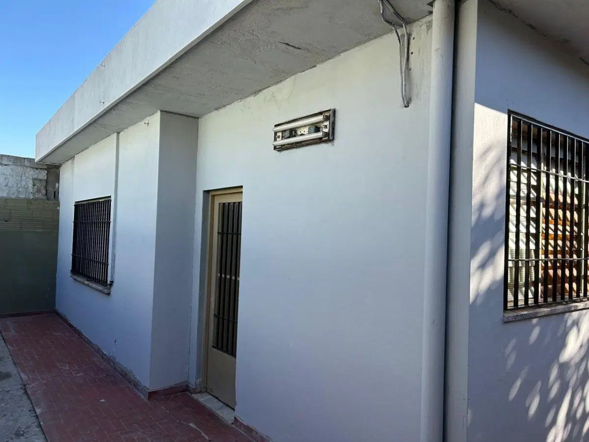 Galpón 150 m2 + 2 casas 3 amb "todo en block" en Rafael Castillo s/Av. Polledo 5