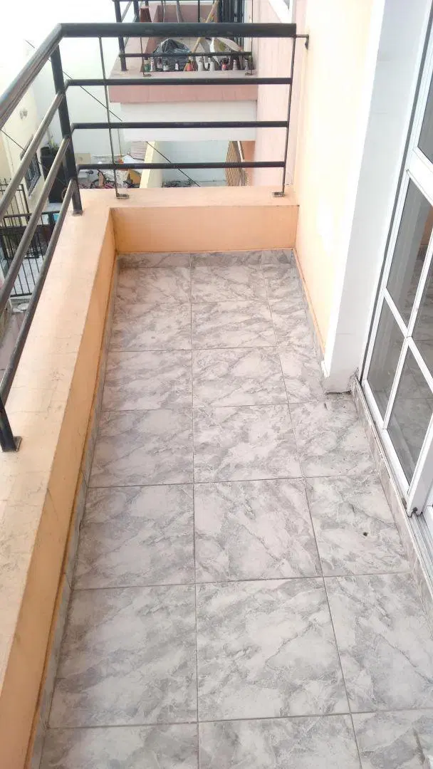 Depto. 3 amb con terraza propia en Isidro Casanova Centro 3