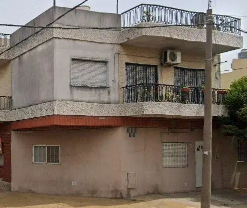 Tipo Casa 2 amb muy amplios en PB al Frente en Villa Madero 5