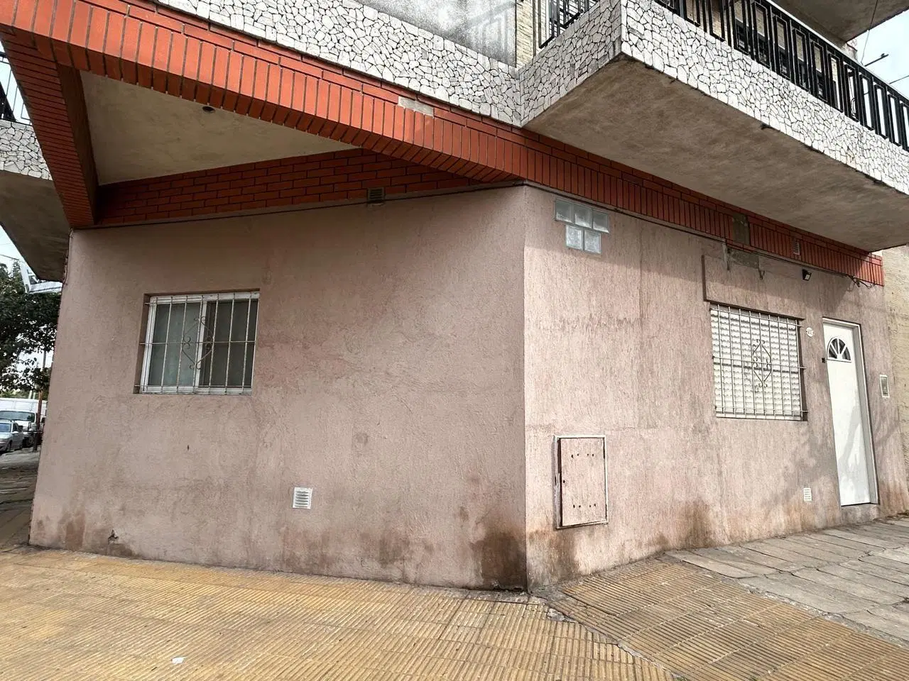 Tipo Casa 2 amb muy amplios en PB al Frente en Villa Madero 4