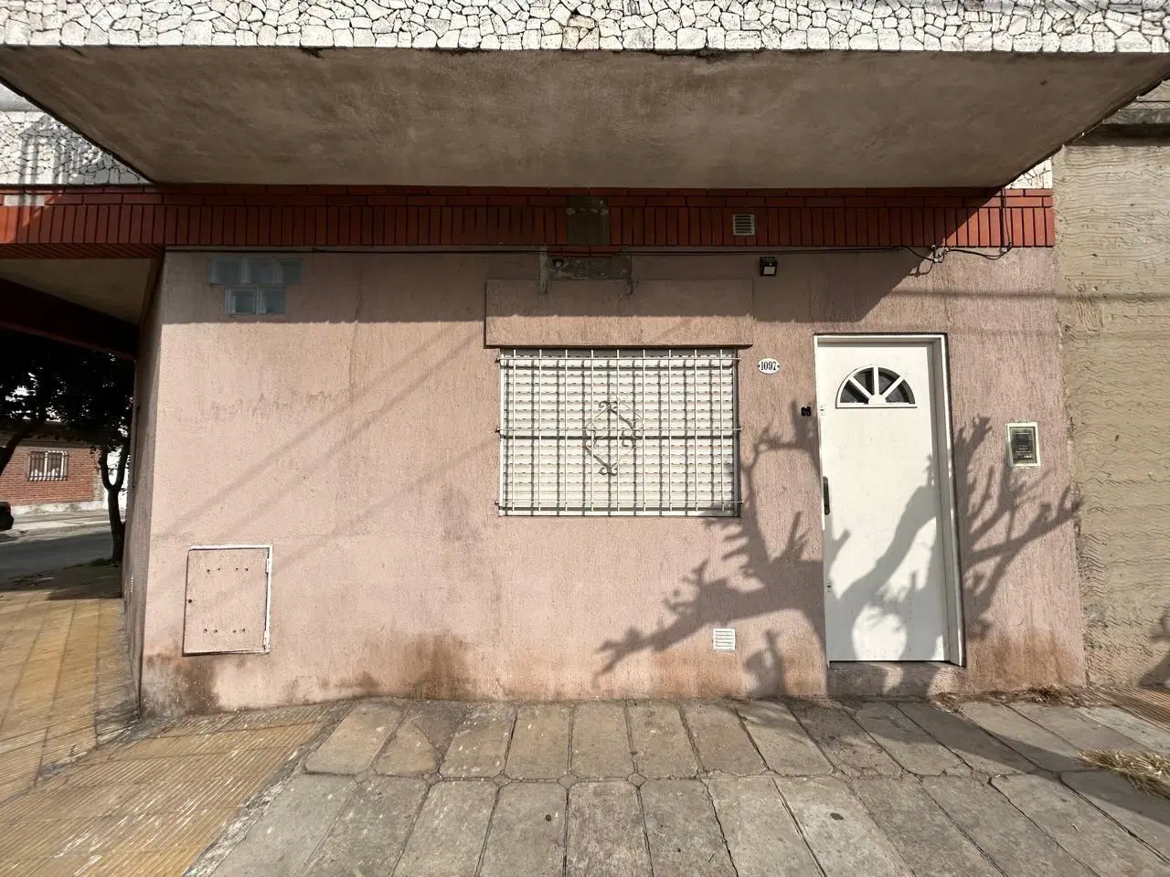 Tipo Casa 2 amb muy amplios en PB al Frente en Villa Madero 3