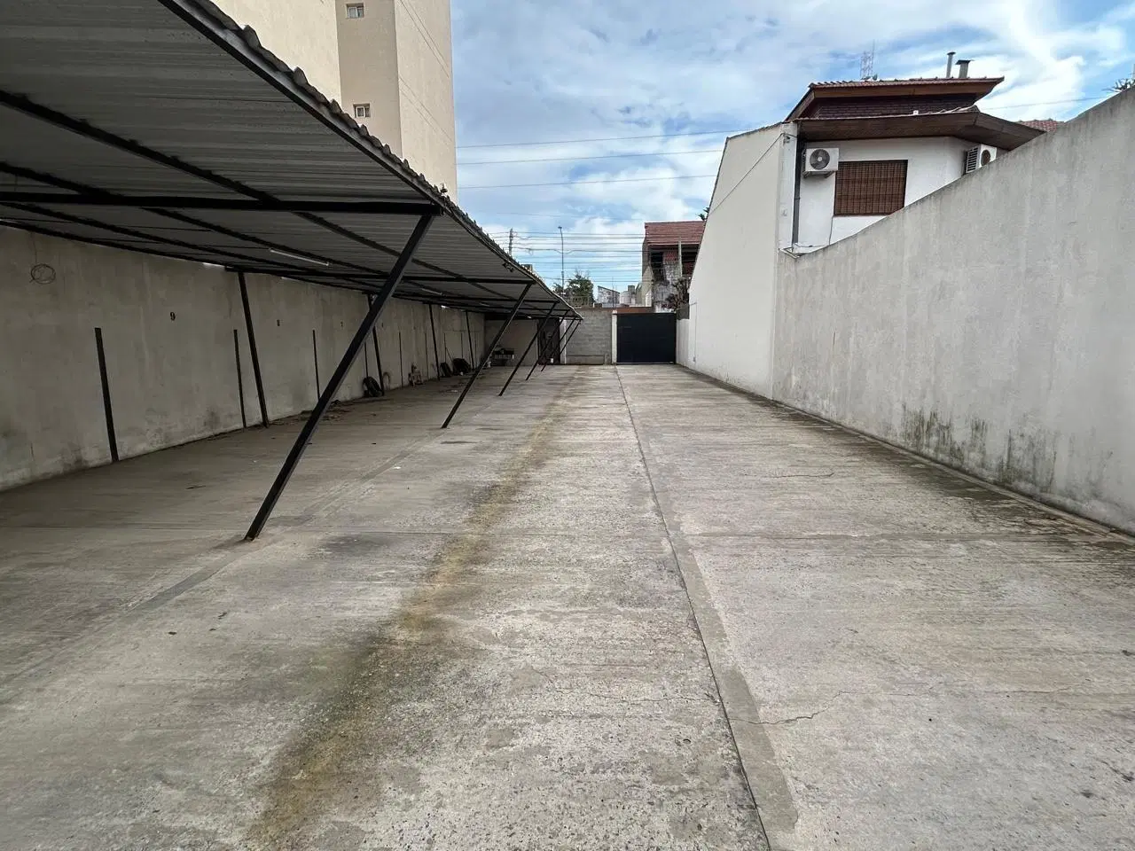 Lote de 10 x 30 con 12 cocheras en San Justo Centro 5