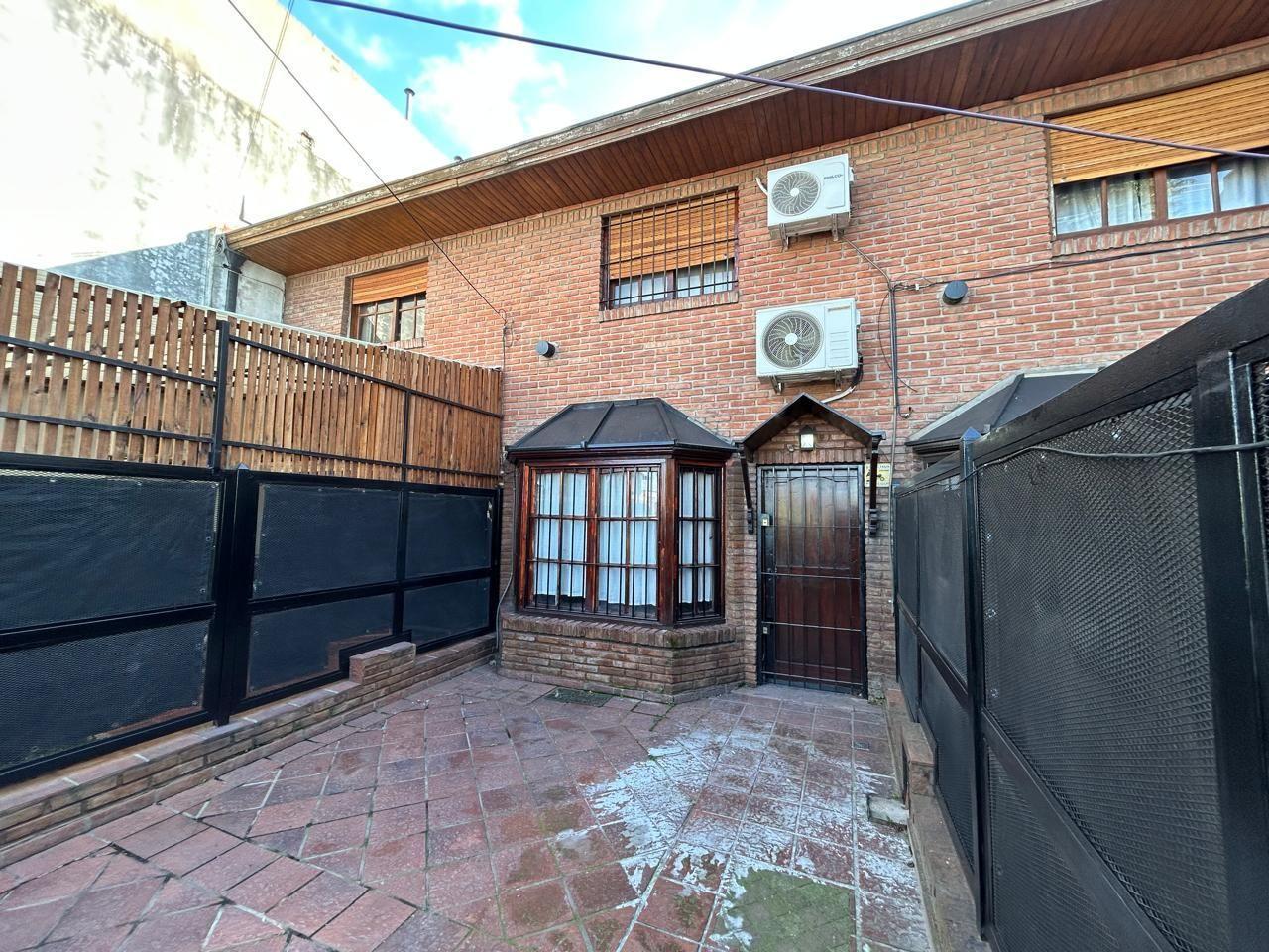 Foto de Tríplex 4 amb amplios con cochera en San Justo, imagen 2