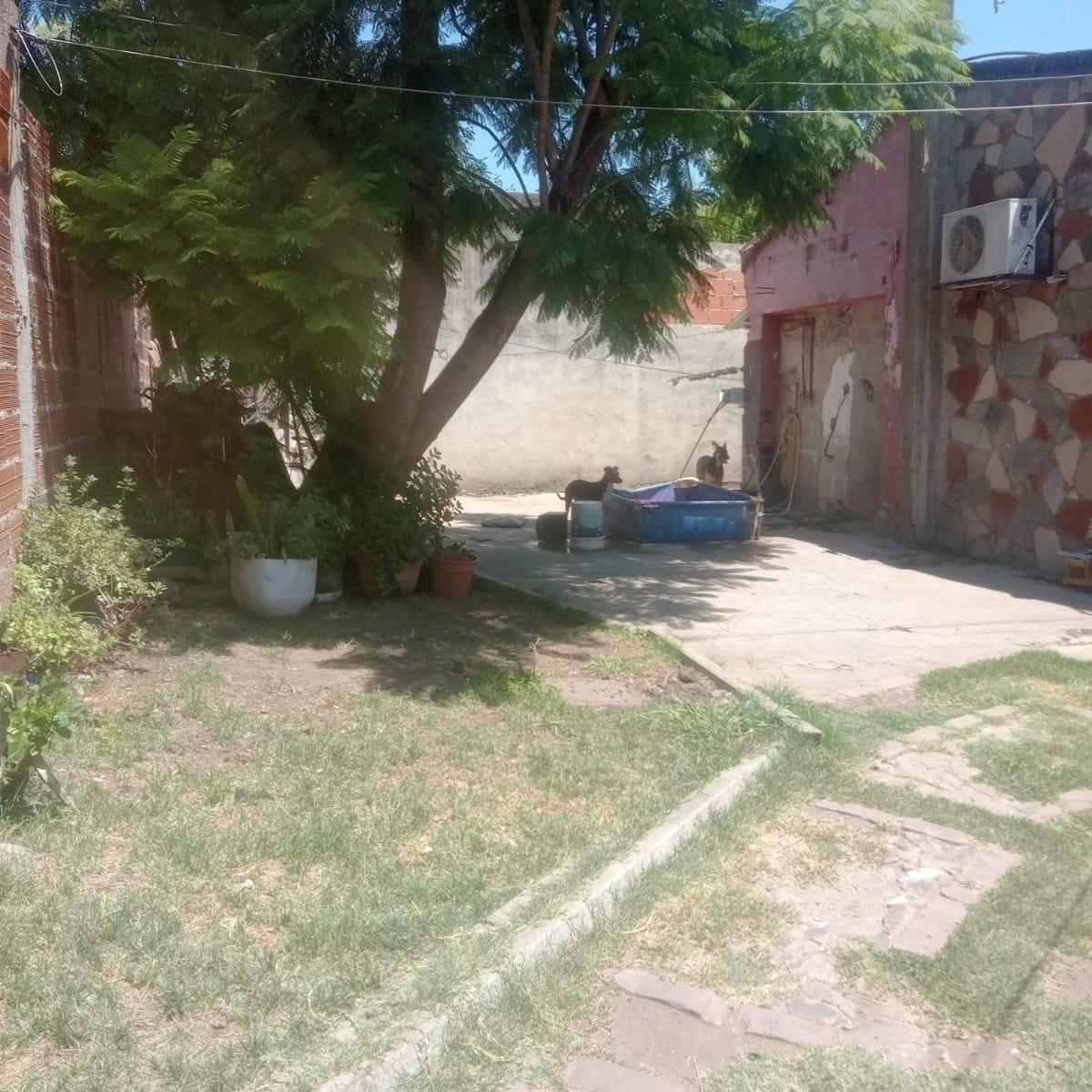 Casa en PH con Amplio Terreno en Venta Sobre Brandsen 4