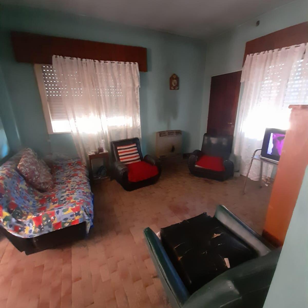 DOS CASAS EN VENTA. AMPLIO TERRENO