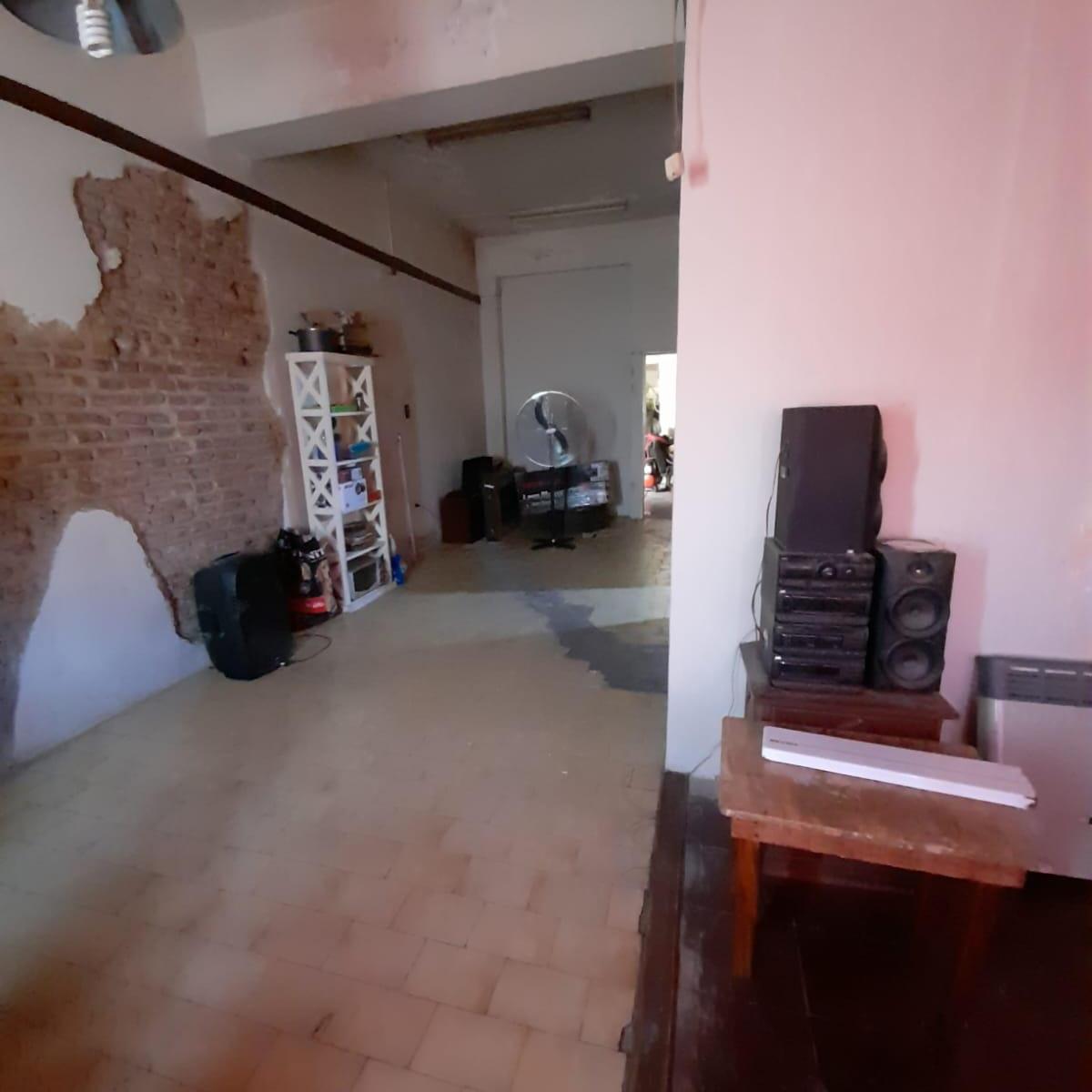 Galpon con Vivienda en Venta. Zona Ri y Comercial. 2