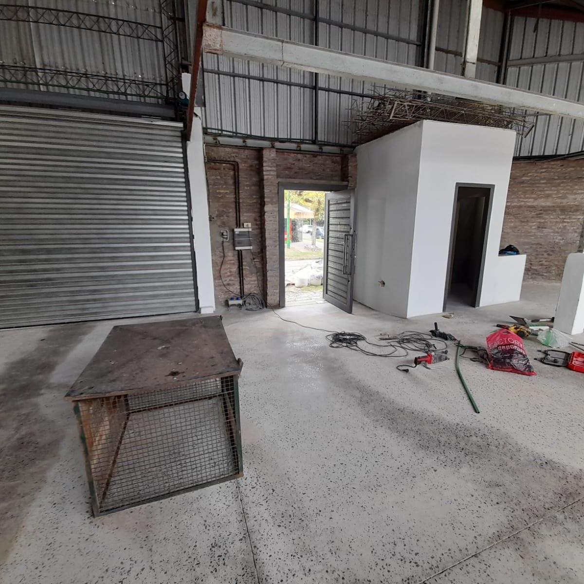 Galpon Zona Industrial a Estrenar en Venta. 80 m Colectora A. Oeste 5
