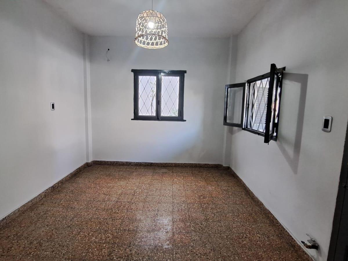 CASA AMERICANA EN VENTA. A 120 MTS. ACCESO OESTE.